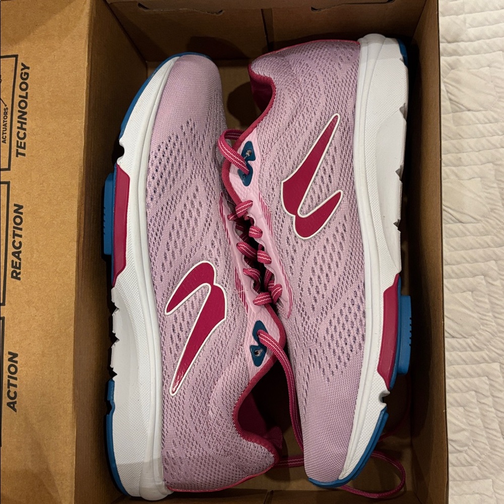 Newtons Gravity 13 Running Shoes- Size 10